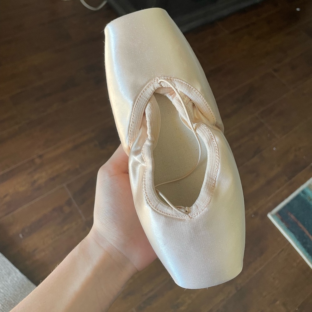 suffolk pointe shoes